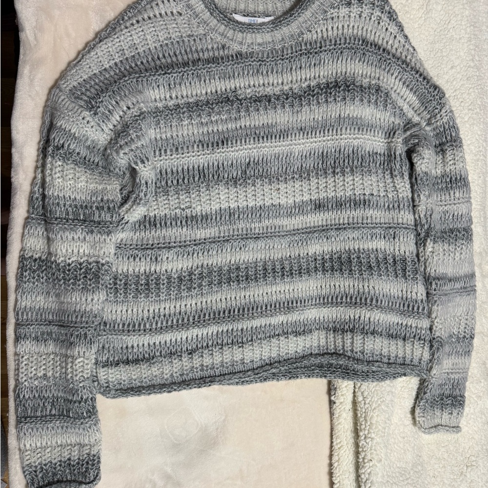 Time and Tru Women's Gray Knit Sweater